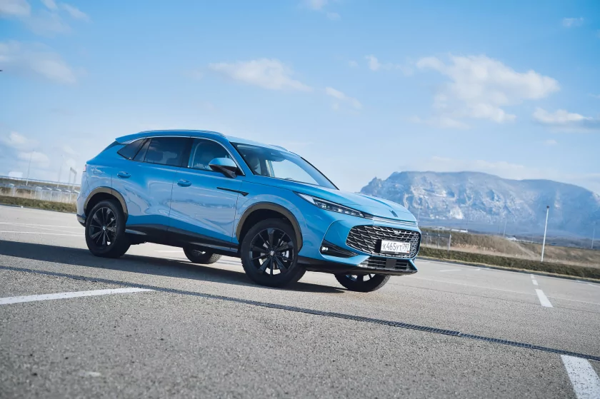 Испытание горами: как новый «Москвич» М70 покорял кавказские серпантины — Знакомство. 1