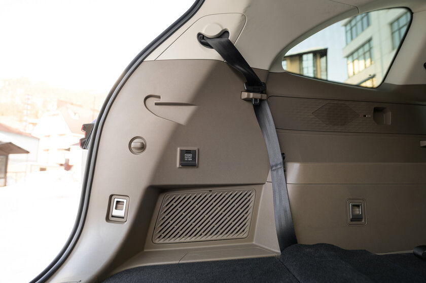 Семейный крейсер среди снегов: тест-драйв «Москвича» М90 на пути к Эльбрусу