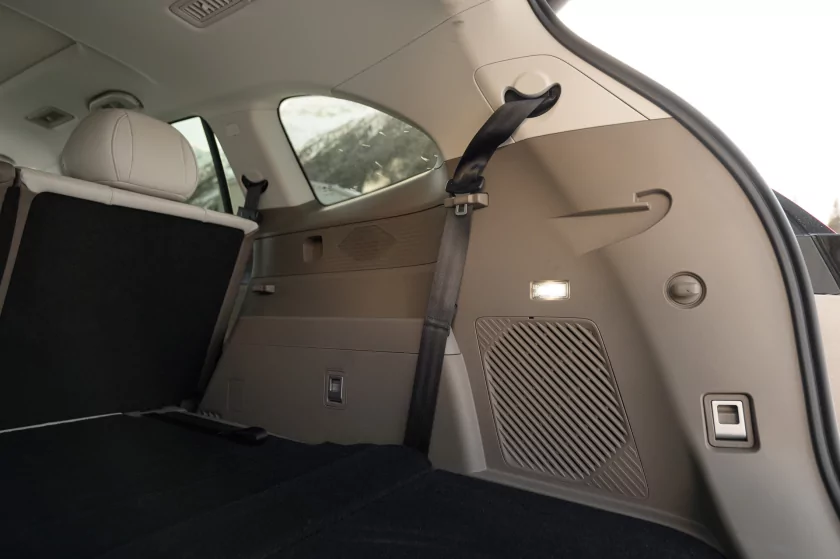 Семейный крейсер среди снегов: тест-драйв «Москвича» М90 на пути к Эльбрусу