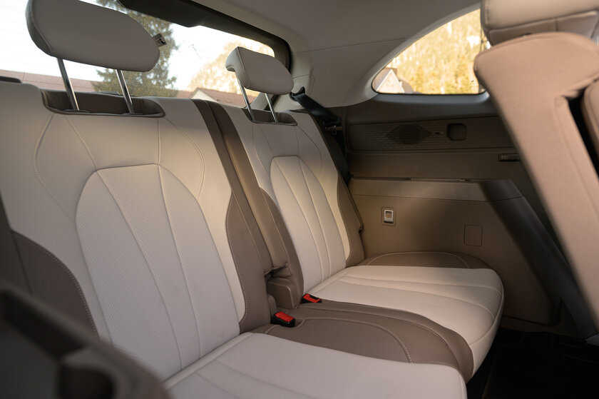 Семейный крейсер среди снегов: тест-драйв «Москвича» М90 на пути к Эльбрусу