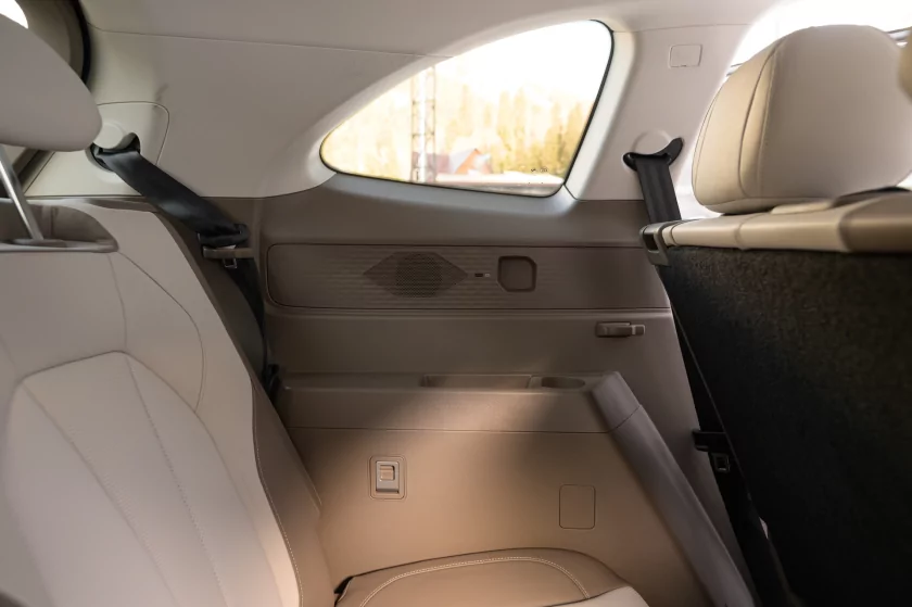 Семейный крейсер среди снегов: тест-драйв «Москвича» М90 на пути к Эльбрусу