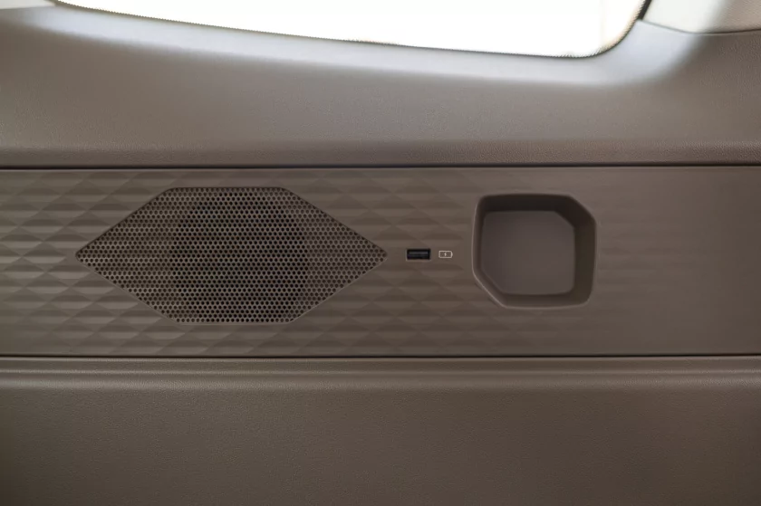 Семейный крейсер среди снегов: тест-драйв «Москвича» М90 на пути к Эльбрусу