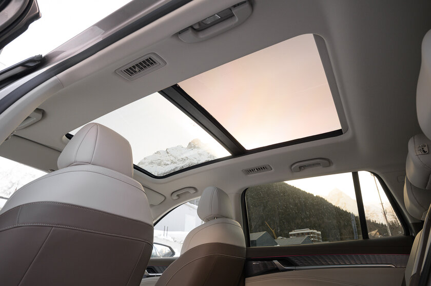 Семейный крейсер среди снегов: тест-драйв «Москвича» М90 на пути к Эльбрусу