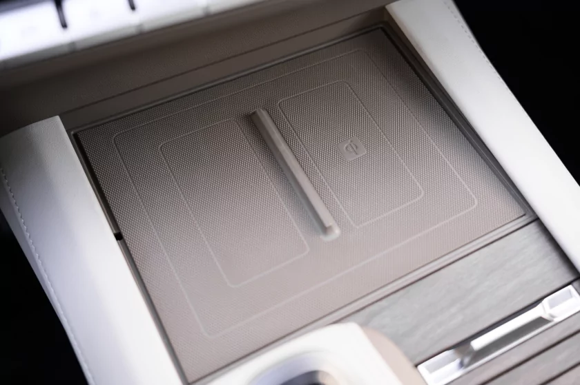 Семейный крейсер среди снегов: тест-драйв «Москвича» М90 на пути к Эльбрусу