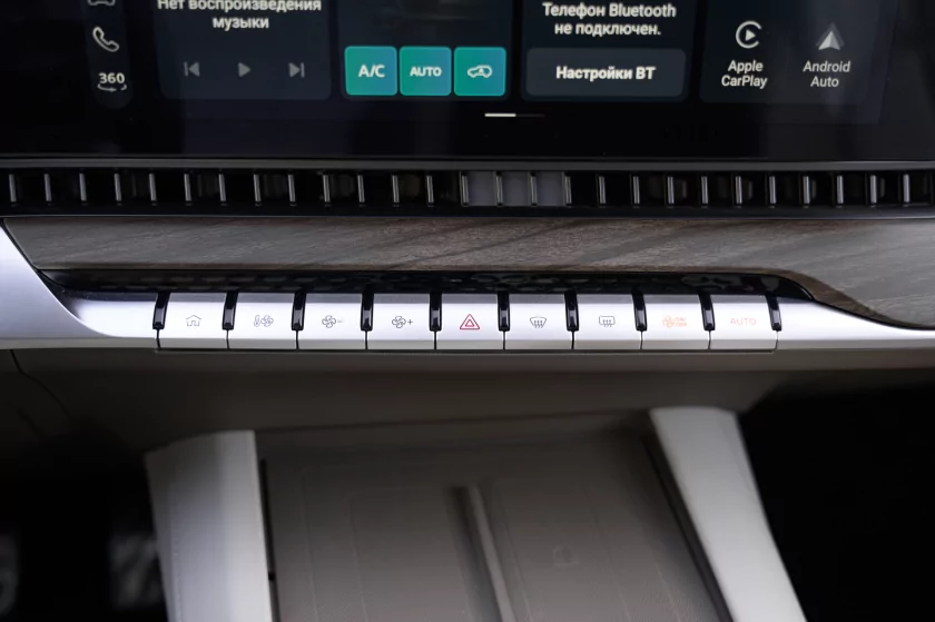 Семейный крейсер среди снегов: тест-драйв «Москвича» М90 на пути к Эльбрусу