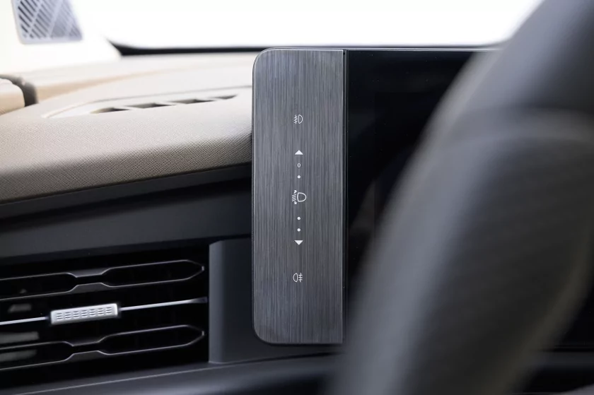 Семейный крейсер среди снегов: тест-драйв «Москвича» М90 на пути к Эльбрусу