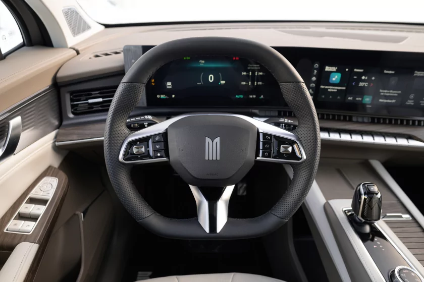 Семейный крейсер среди снегов: тест-драйв «Москвича» М90 на пути к Эльбрусу