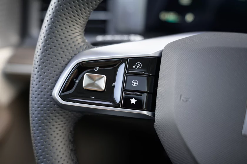 Семейный крейсер среди снегов: тест-драйв «Москвича» М90 на пути к Эльбрусу