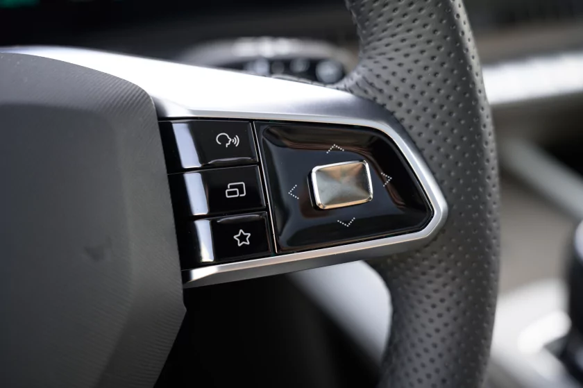 Семейный крейсер среди снегов: тест-драйв «Москвича» М90 на пути к Эльбрусу