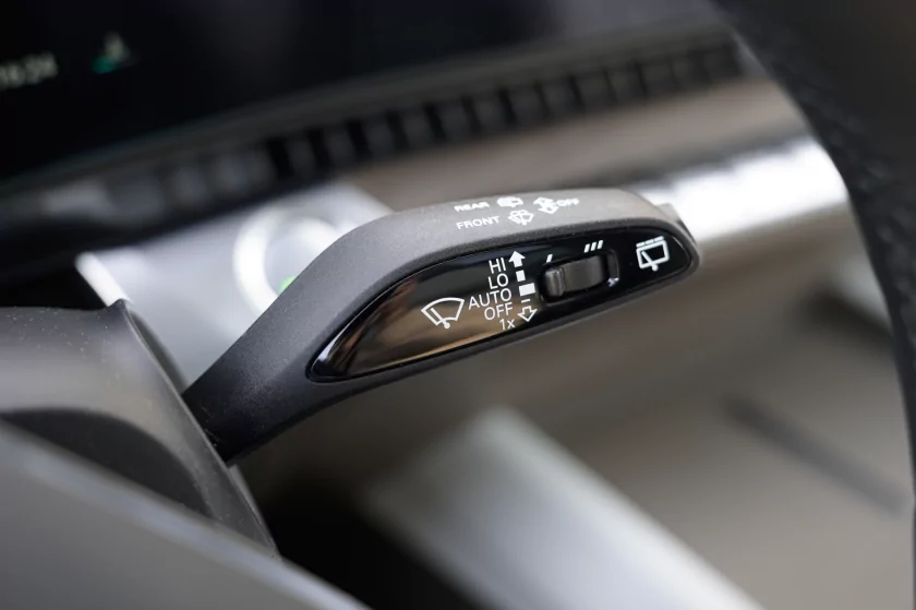 Семейный крейсер среди снегов: тест-драйв «Москвича» М90 на пути к Эльбрусу