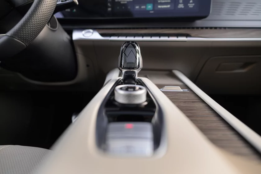 Семейный крейсер среди снегов: тест-драйв «Москвича» М90 на пути к Эльбрусу