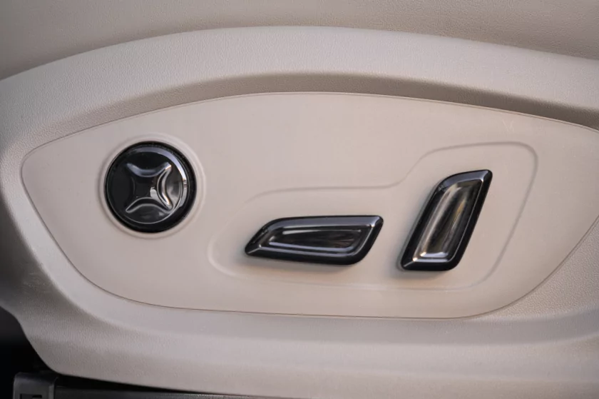 Семейный крейсер среди снегов: тест-драйв «Москвича» М90 на пути к Эльбрусу