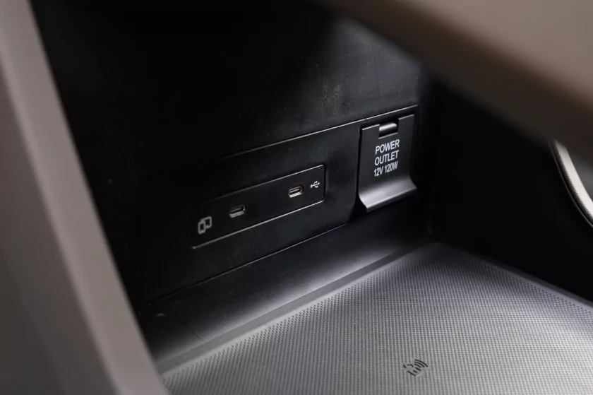 Семейный крейсер среди снегов: тест-драйв «Москвича» М90 на пути к Эльбрусу