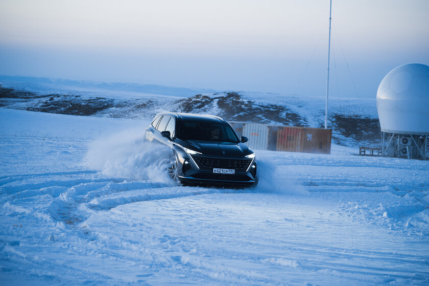Семейный крейсер среди снегов: тест-драйв «Москвича» М90 на пути к Эльбрусу