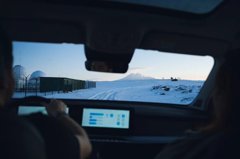 Семейный крейсер среди снегов: тест-драйв «Москвича» М90 на пути к Эльбрусу