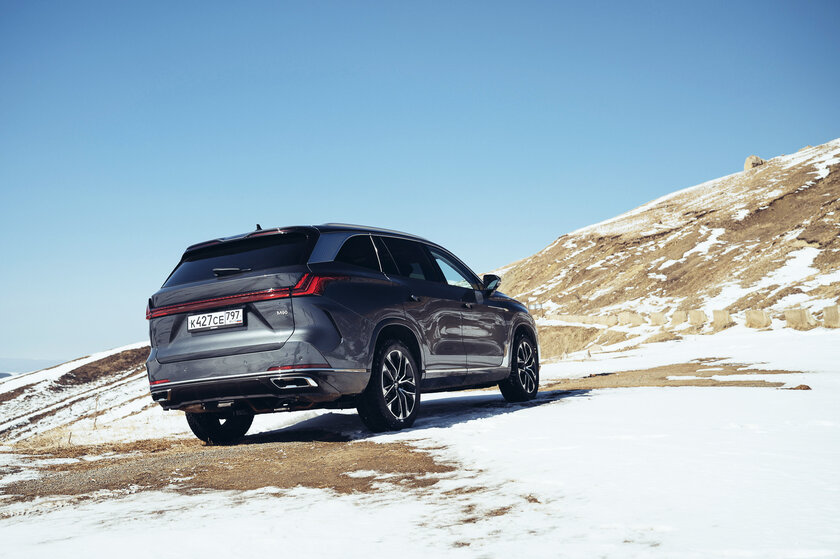 Семейный крейсер среди снегов: тест-драйв «Москвича» М90 на пути к Эльбрусу