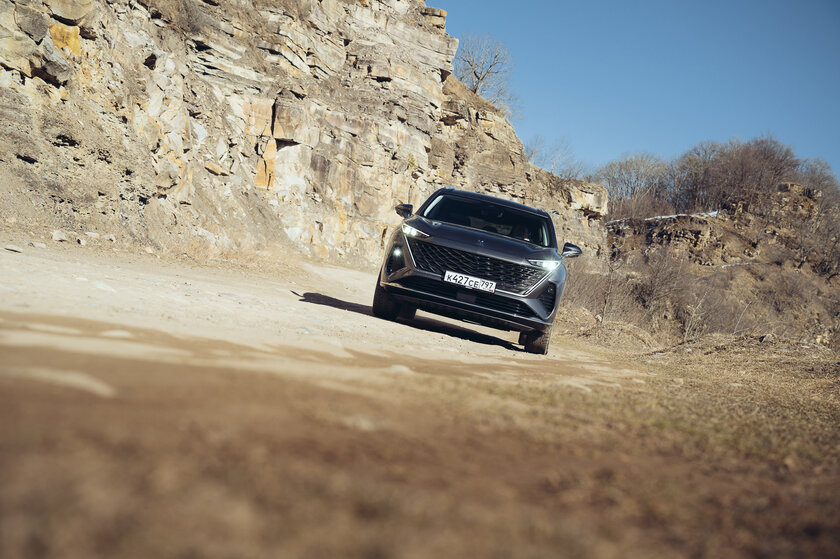 Семейный крейсер среди снегов: тест-драйв «Москвича» М90 на пути к Эльбрусу