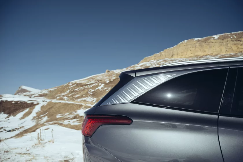 Семейный крейсер среди снегов: тест-драйв «Москвича» М90 на пути к Эльбрусу