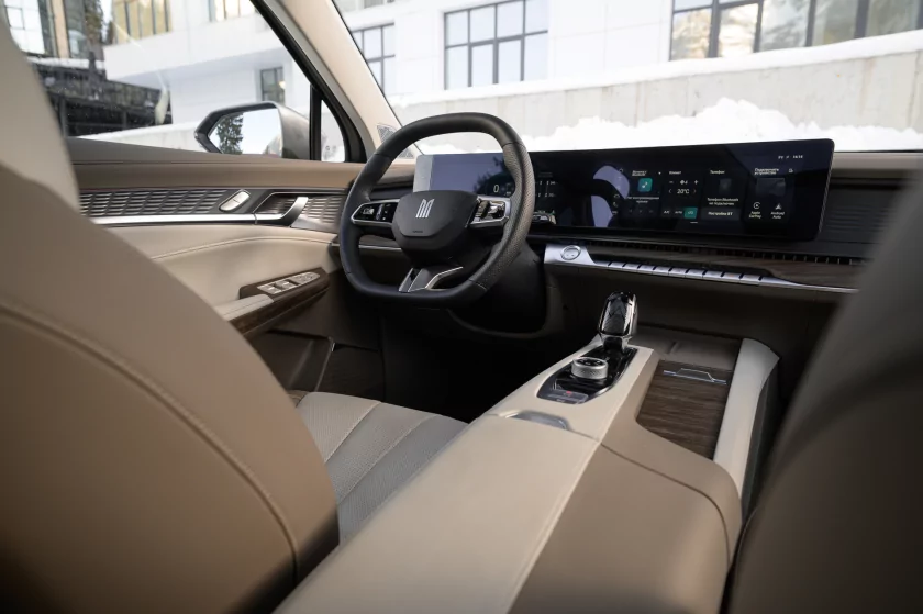 Семейный крейсер среди снегов: тест-драйв «Москвича» М90 на пути к Эльбрусу