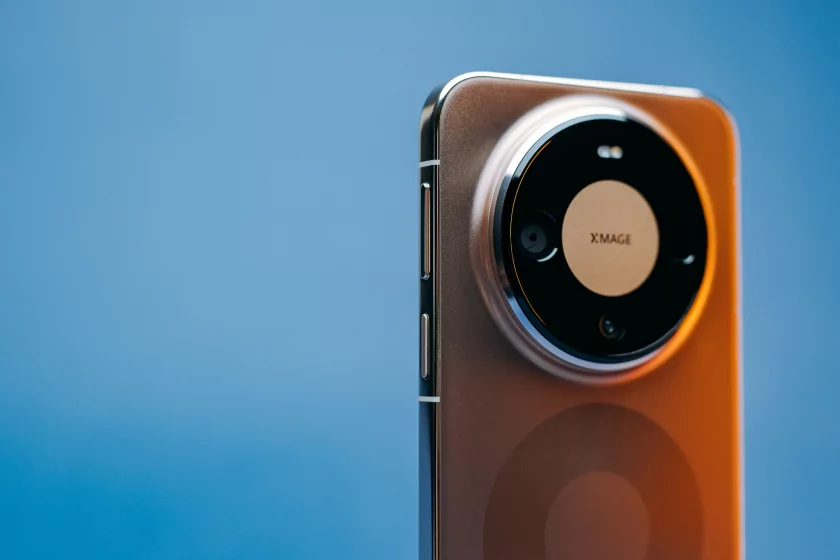 Стильный камерафон, который не боится дождя и падений: обзор HUAWEI Mate 80 Pro