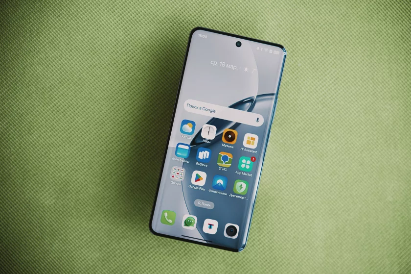 Единственный в своем роде? Обзор realme 16 Pro+ с оптическим зумом и батареей на 7000 мАч — Дизайн. 2