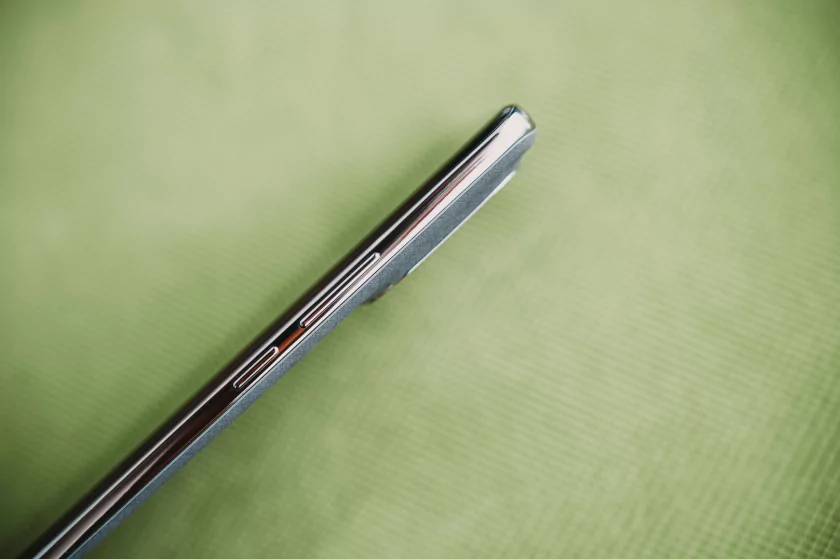 Единственный в своем роде? Обзор realme 16 Pro+ с оптическим зумом и батареей на 7000 мАч — Дизайн. 3