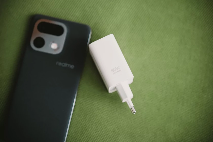 Единственный в своем роде? Обзор realme 16 Pro+ с оптическим зумом и батареей на 7000 мАч — Камеры. 2