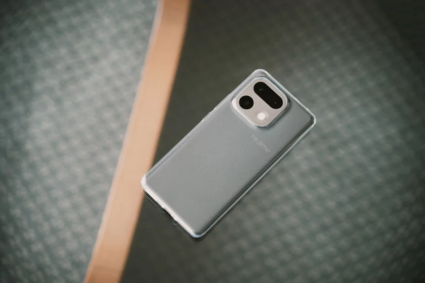 Единственный в своем роде? Обзор realme 16 Pro+ с оптическим зумом и батареей на 7000 мАч — Отзыв. 1