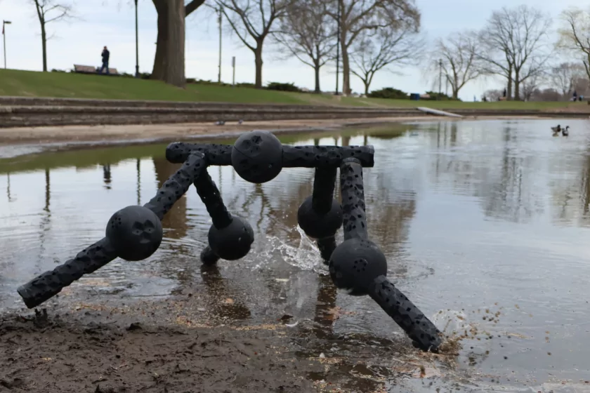 Её можно разрезать, но она продолжит двигаться: представлена необычная «шагающая метамашина»