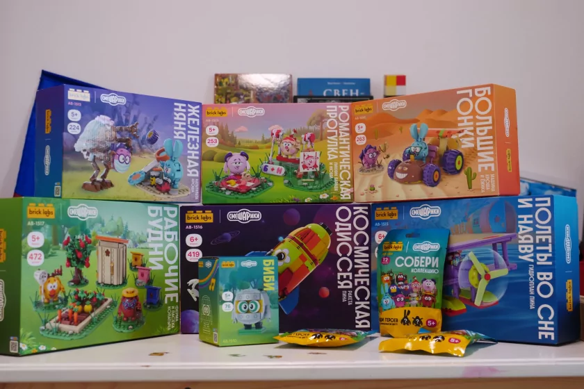 Ярко, интересно и понятно: обзор конструкторов Brick Labs по «Смешарикам»