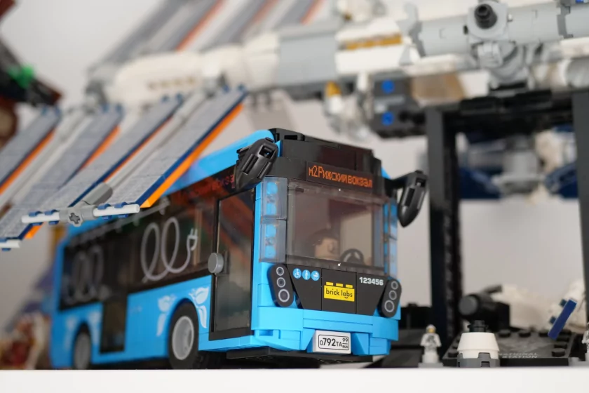 Ярко, интересно и понятно: обзор конструкторов Brick Labs по «Смешарикам»