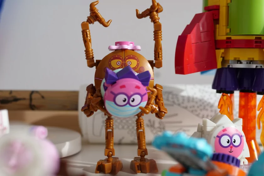 Ярко, интересно и понятно: обзор конструкторов Brick Labs по «Смешарикам»