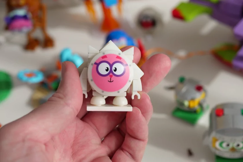 Ярко, интересно и понятно: обзор конструкторов Brick Labs по «Смешарикам»