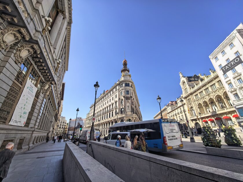 Стильный камерафон, который не боится дождя и падений: обзор HUAWEI Mate 80 Pro