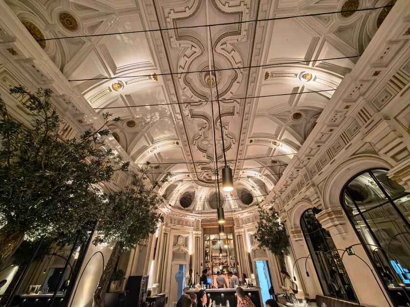 Стильный камерафон, который не боится дождя и падений: обзор HUAWEI Mate 80 Pro