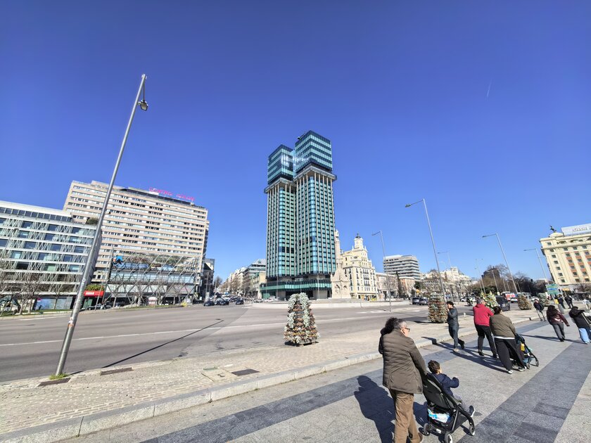 Стильный камерафон, который не боится дождя и падений: обзор HUAWEI Mate 80 Pro