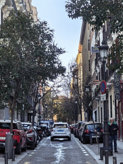 Стильный камерафон, который не боится дождя и падений: обзор HUAWEI Mate 80 Pro