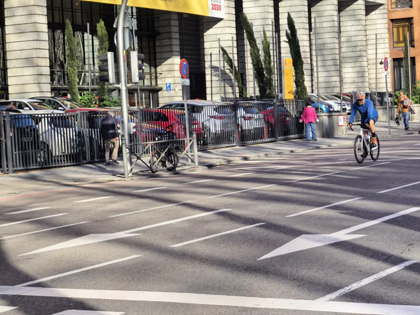 Стильный камерафон, который не боится дождя и падений: обзор HUAWEI Mate 80 Pro