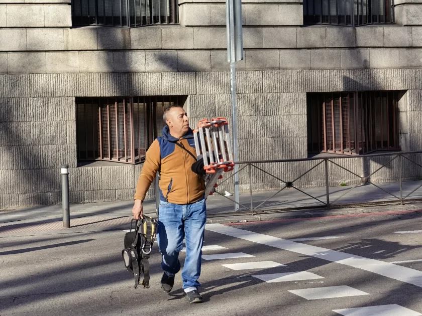 Стильный камерафон, который не боится дождя и падений: обзор HUAWEI Mate 80 Pro