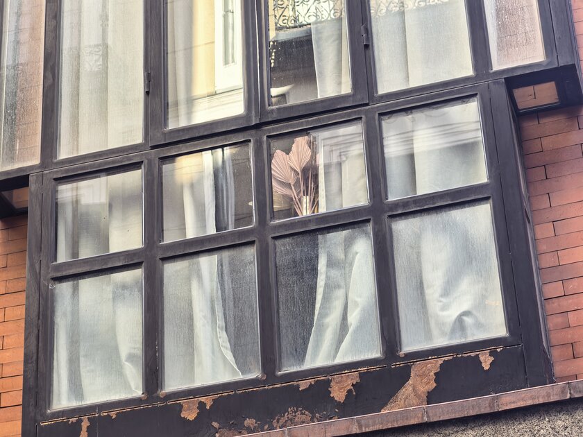 Стильный камерафон, который не боится дождя и падений: обзор HUAWEI Mate 80 Pro