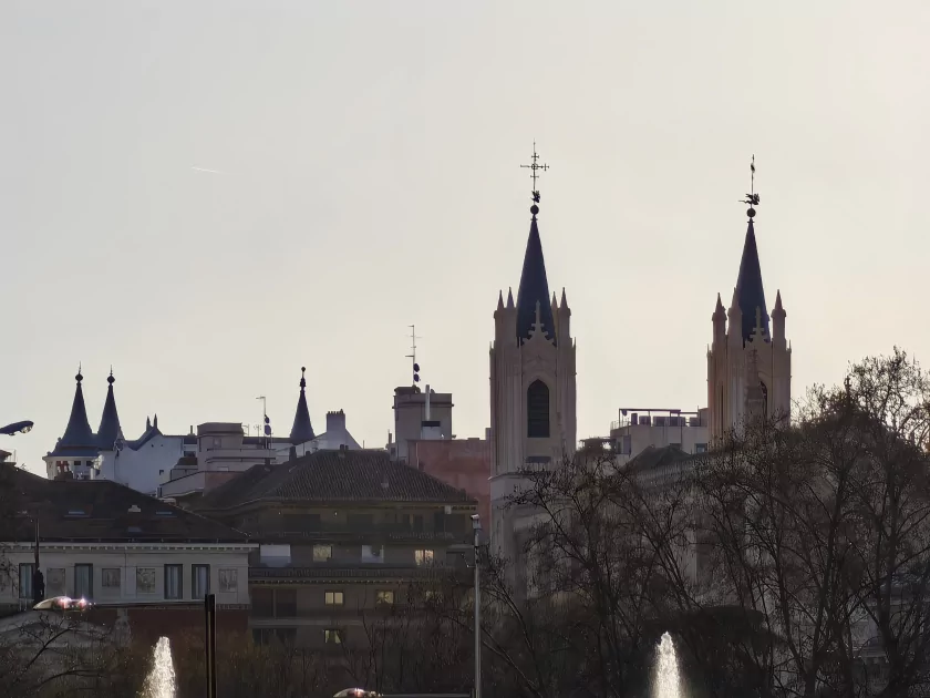 Стильный камерафон, который не боится дождя и падений: обзор HUAWEI Mate 80 Pro