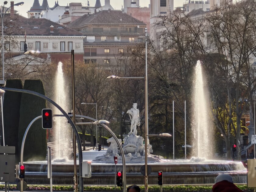 Стильный камерафон, который не боится дождя и падений: обзор HUAWEI Mate 80 Pro