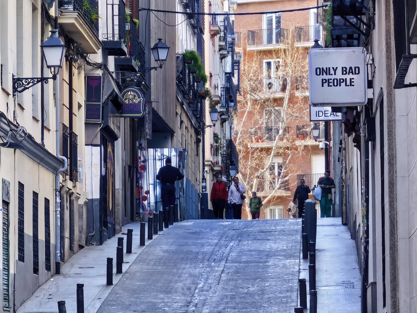 Стильный камерафон, который не боится дождя и падений: обзор HUAWEI Mate 80 Pro