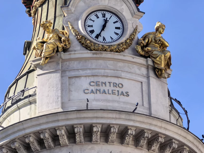 Стильный камерафон, который не боится дождя и падений: обзор HUAWEI Mate 80 Pro