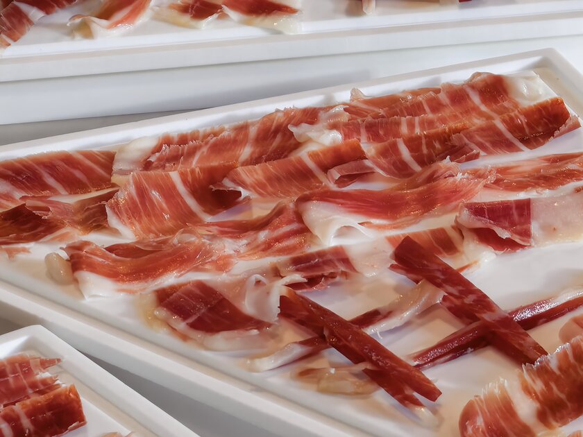 Стильный камерафон, который не боится дождя и падений: обзор HUAWEI Mate 80 Pro