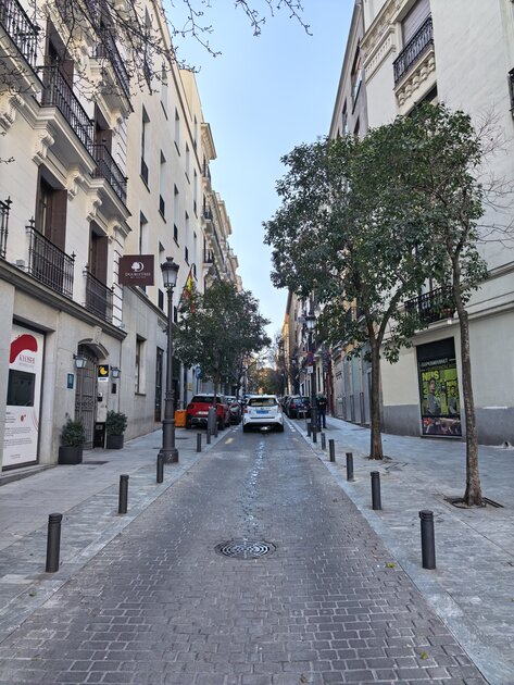 Стильный камерафон, который не боится дождя и падений: обзор HUAWEI Mate 80 Pro