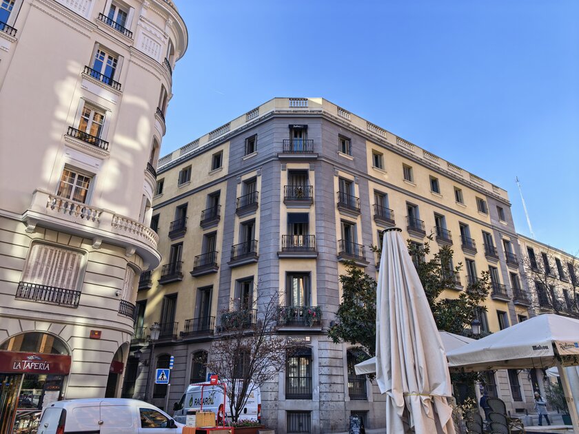 Стильный камерафон, который не боится дождя и падений: обзор HUAWEI Mate 80 Pro