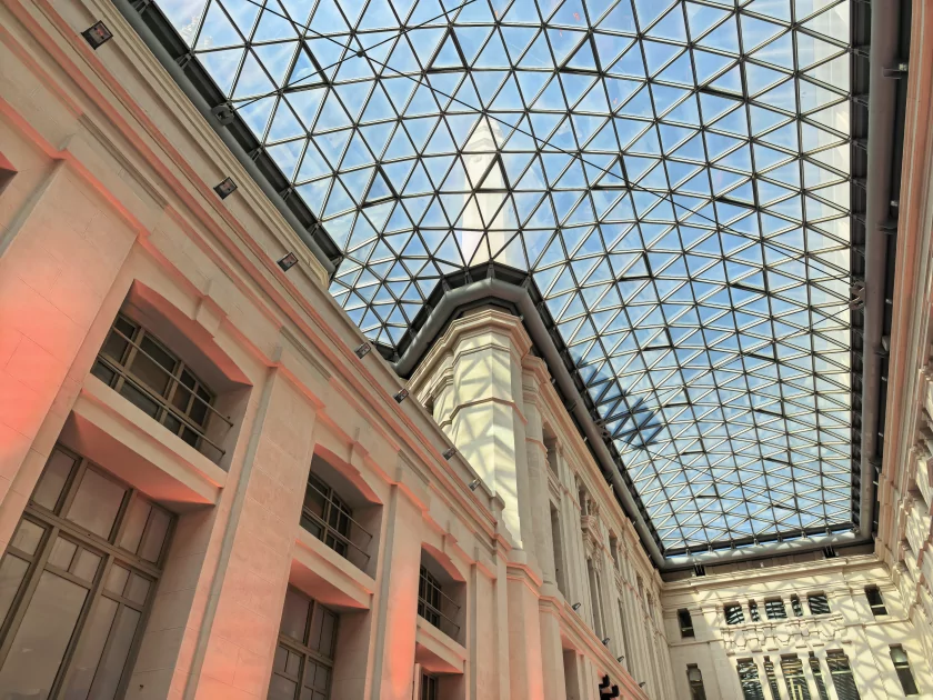 Стильный камерафон, который не боится дождя и падений: обзор HUAWEI Mate 80 Pro