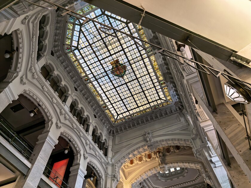 Стильный камерафон, который не боится дождя и падений: обзор HUAWEI Mate 80 Pro