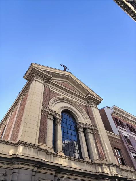 Стильный камерафон, который не боится дождя и падений: обзор HUAWEI Mate 80 Pro